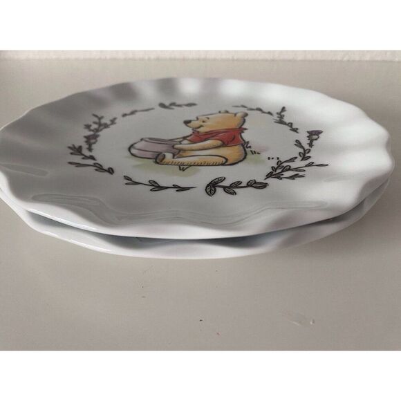 Set Of 2 Disney Winnie The Pooh Walk Along Scalloped Dinner Ceramic Plates NEW - Picture 4 of 13